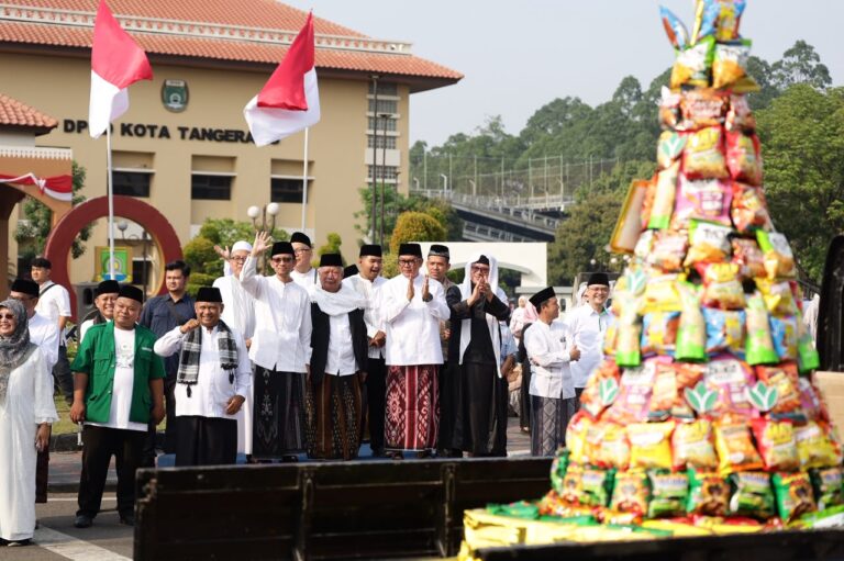 d7ea443da1097901acaf2eb8ff429425arief-wibowo-tradisi-ngarak-perahu-dan-gunungan-jadi-refleksi-syukur-dan-keteladanan-rasulullah-saw-d7ea443da1097901acaf2eb8ff429425
